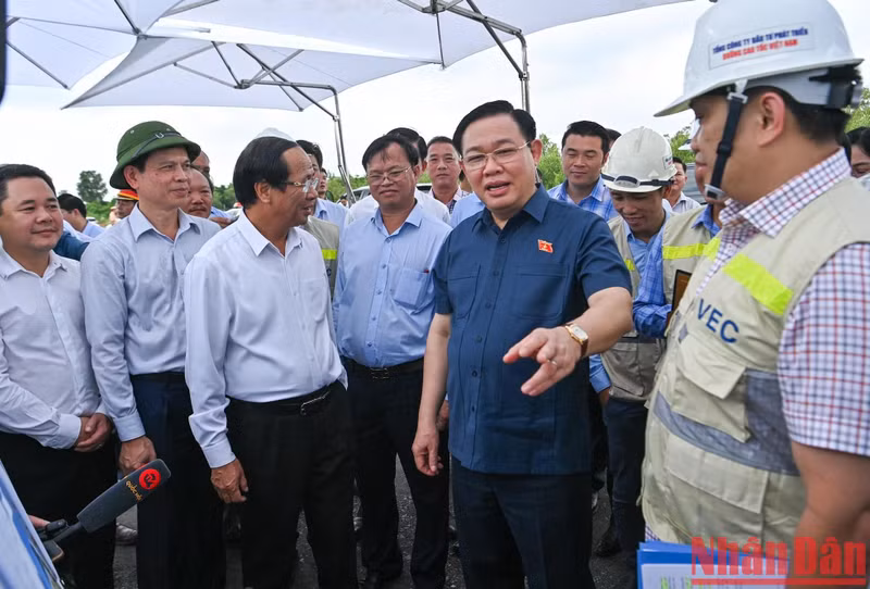 国会主席王廷惠检查槟力—隆城高速公路国家重点项目。