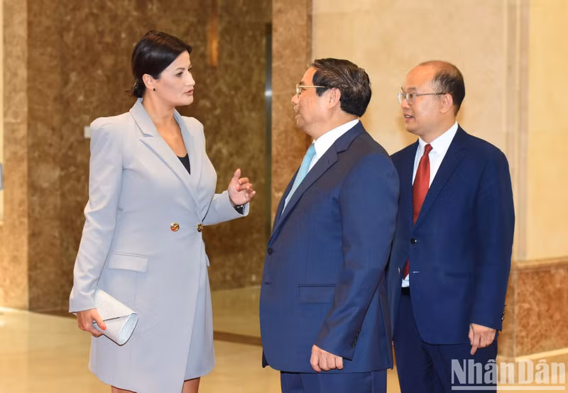 越南政府总理范明正和比利时参议院议长斯蒂芬妮·德霍斯。