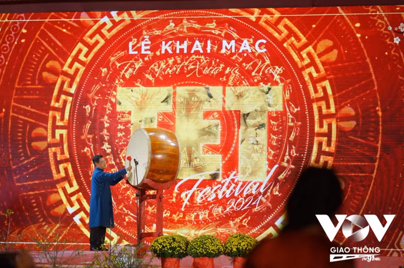 在胡志明市举行的越南春节庆祝活动开幕式。（图片来源：vovgiaothong.vn）