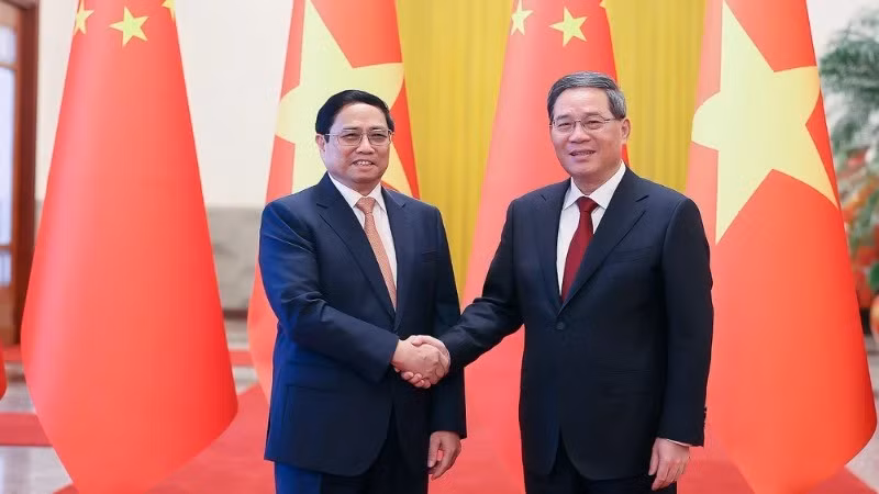 2023年6月对中国进行正式访问期间，范明正总理与李强总理举行会谈。