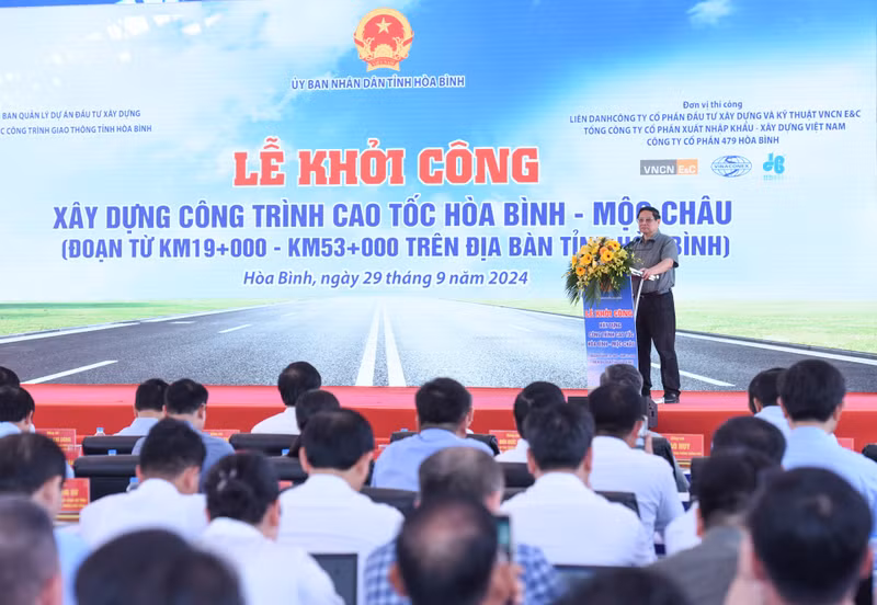 范明正总理在仪式上发表讲话。