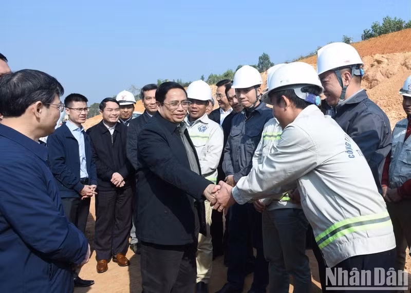 范明正总理动员劳动工人。