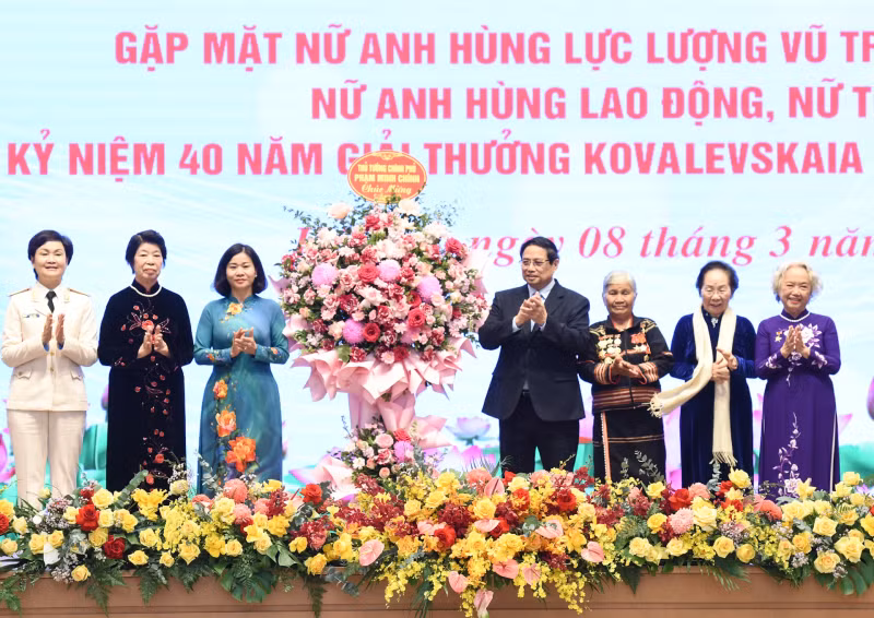 范明正总理会见荣获柯瓦列夫斯卡娅奖的女英雄、女科学家【组图】 ảnh 8