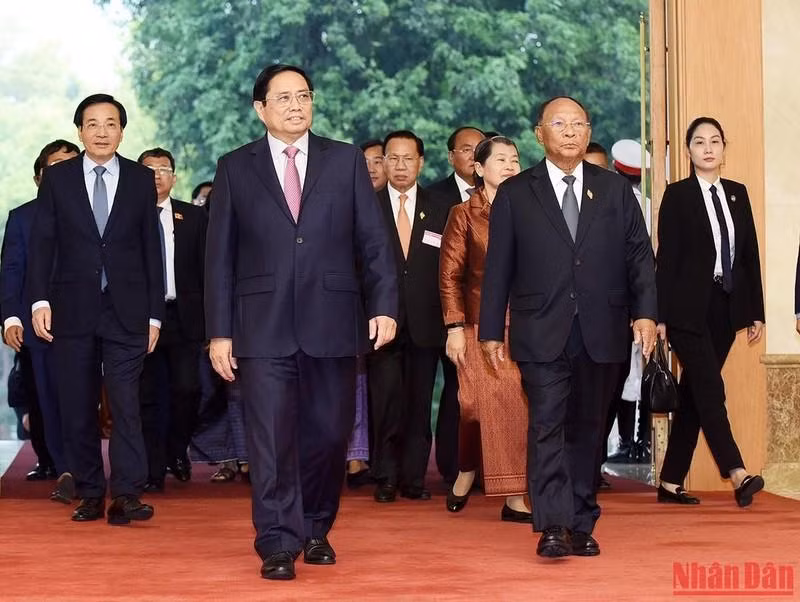 越南政府总理范明正和柬埔寨国会主席韩桑林。