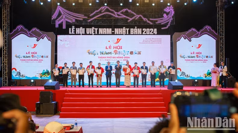 各位代表。 各位代表。