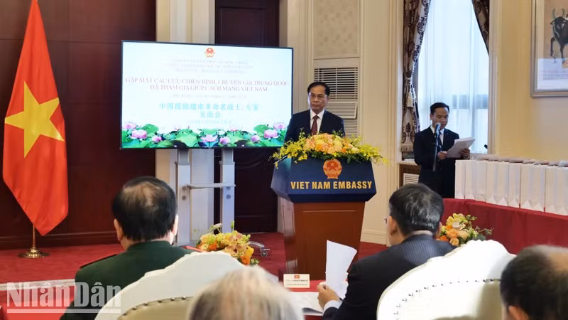 越南政府副总理兼外交部长裴青山发表讲话。 越南政府副总理兼外交部长裴青山发表讲话。