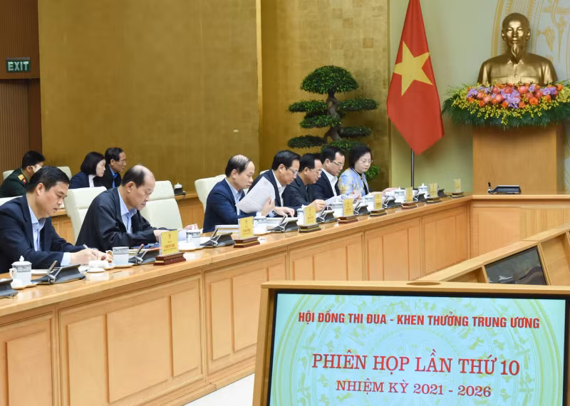 中央竞赛奖励委员会成员与会。
