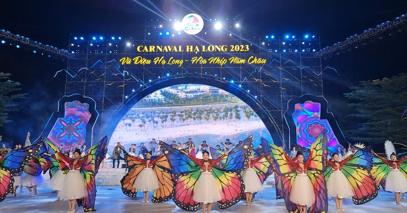 2023年下龙狂欢节开幕式上的表演节目。