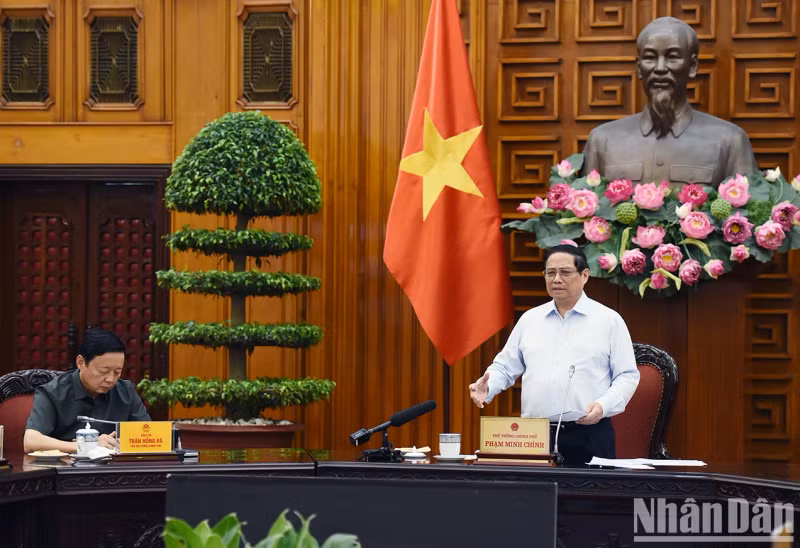 越南政府总理范明正主持会议。