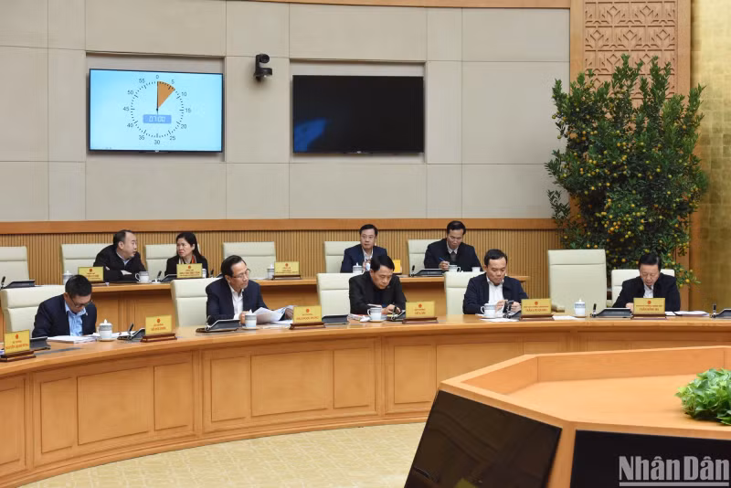 各位政府副总理和各部门、行业领导出席会议。