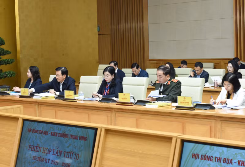 与会代表。