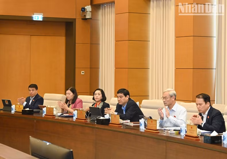 与会代表。
