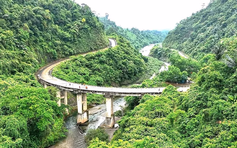 胡志明小道细线穿过广平省丽水县路段。