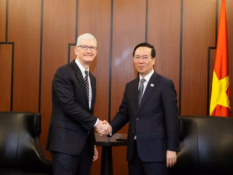 越南国家主席武文赏会见苹果公司首席首席执行官蒂姆·库克。