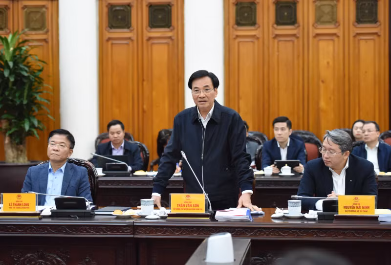 政府办公厅主任陈文山发表讲话。