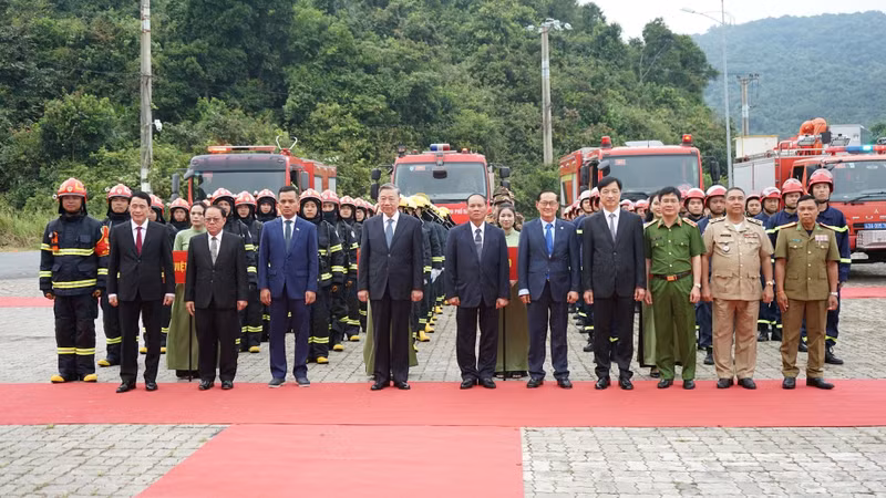 越老柬三国代表出席活动。（图片来源：congly.vn）