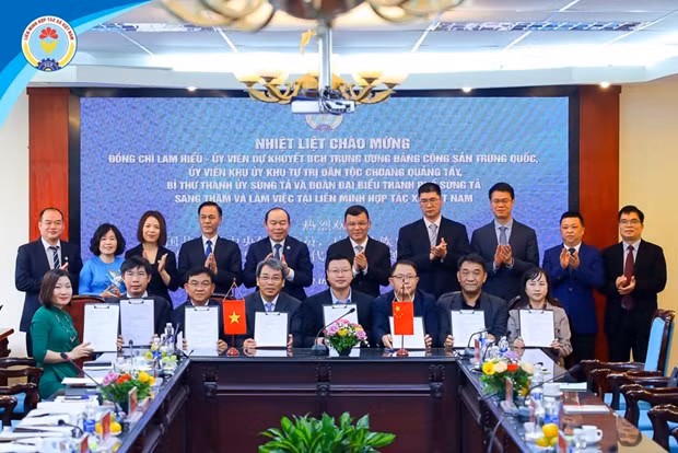 合作协议签字仪式。（图片来源：越通社）