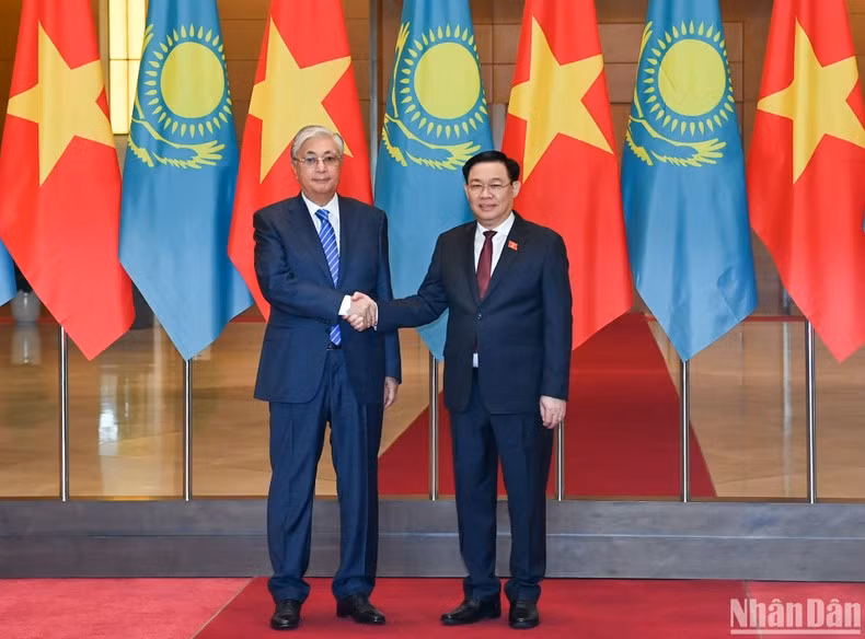 越南国会主席王廷惠和哈萨克斯坦总统卡瑟姆若马尔特·托卡耶夫。