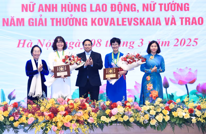 范明正总理会见荣获柯瓦列夫斯卡娅奖的女英雄、女科学家【组图】 ảnh 7