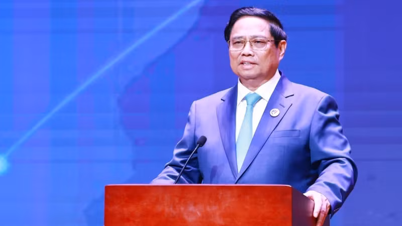 范明正总理发表讲话。