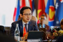 越南外交部副部长杜雄越。