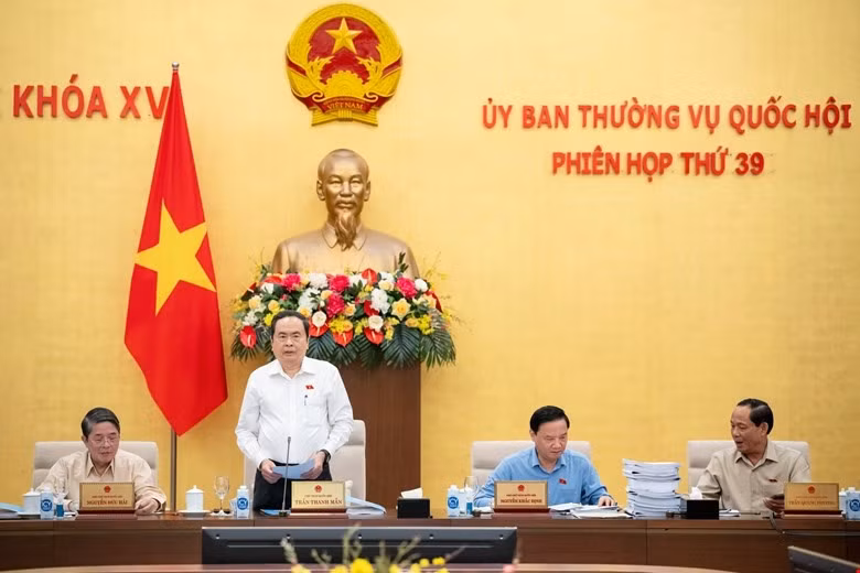 国会主席陈青敏发表讲话。（图片来源：thoibaonganhang.vn）