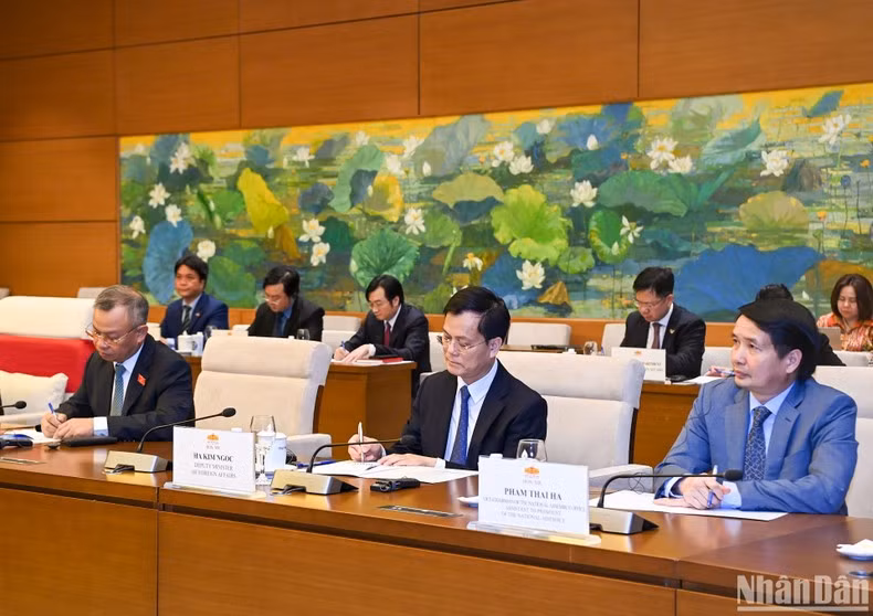 越南国会对外委员会、国会办公室、越南外交部和各位代表。