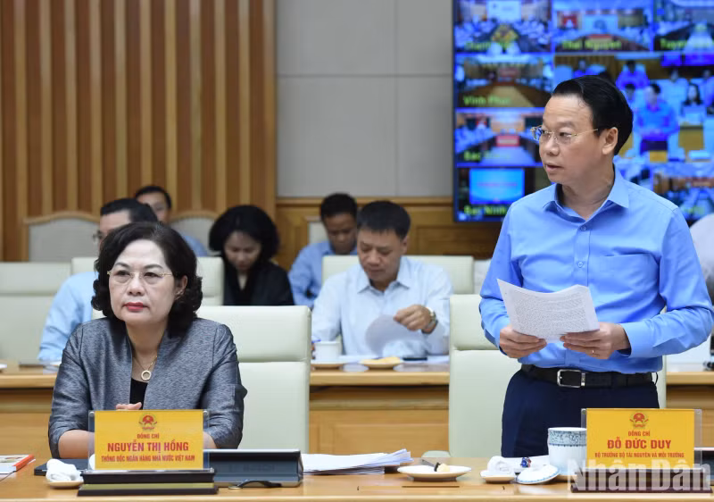 越南自然资源与环境部部长杜德维发表将。