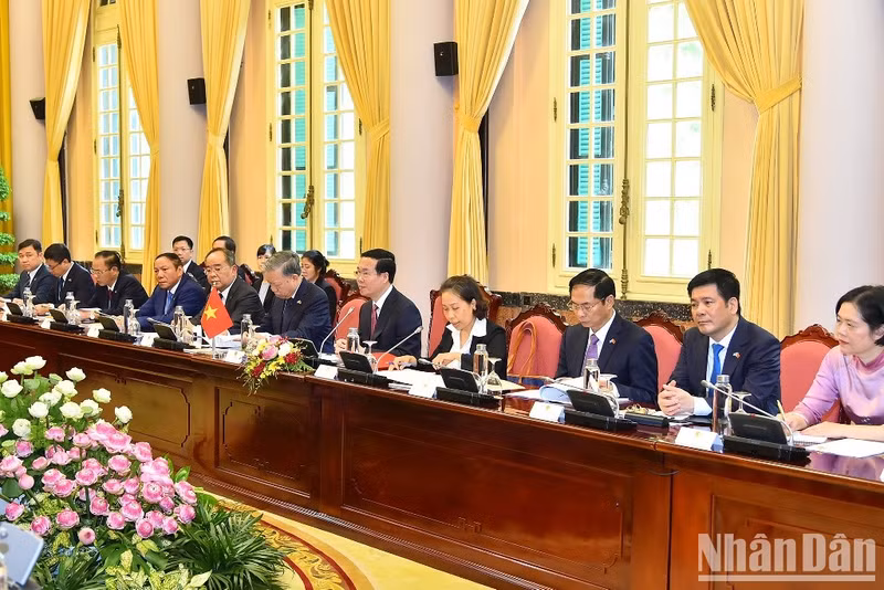 越南国家主席武文赏和越南高级代表团。
