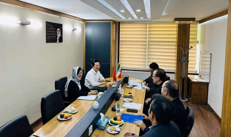 适值越南国会主席王廷惠对伊朗进行正式访问之际，标准计量质量总局领导与伊朗有关伙伴、机构举行工作会议。
