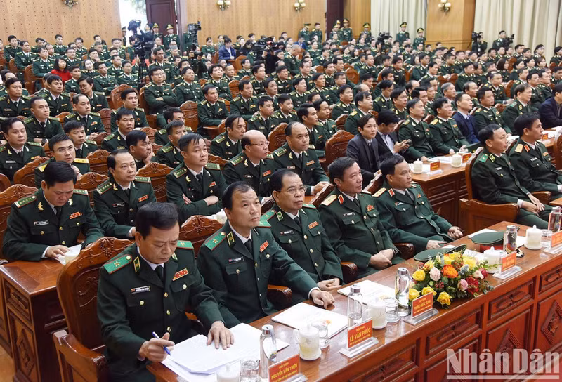 与会代表。