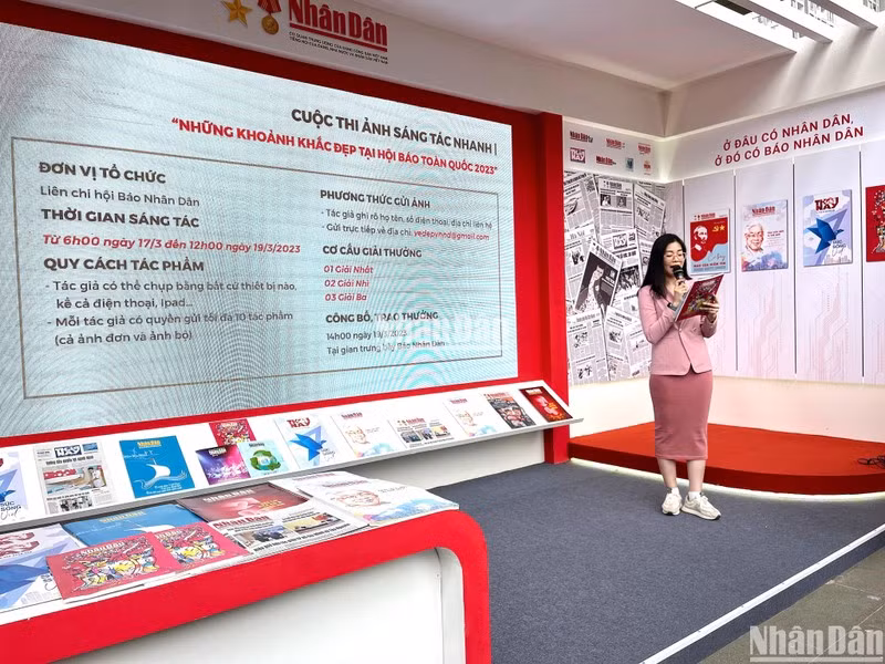 题为“2023年越南全国报刊展的美妙瞬间”的快速创作摄影比赛正式启动。