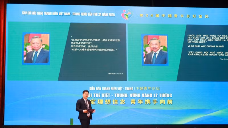 2023年越南模范青年代表张清松发表讲话。（图片来源：tuoitrethudo.vn）
