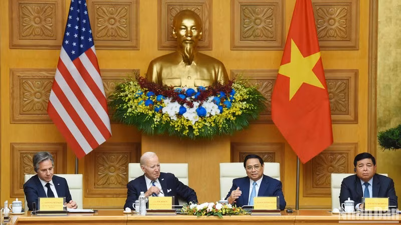 越南政府总理范明正和美国总统乔·拜登出席越美投资与改革创新高级别会议。