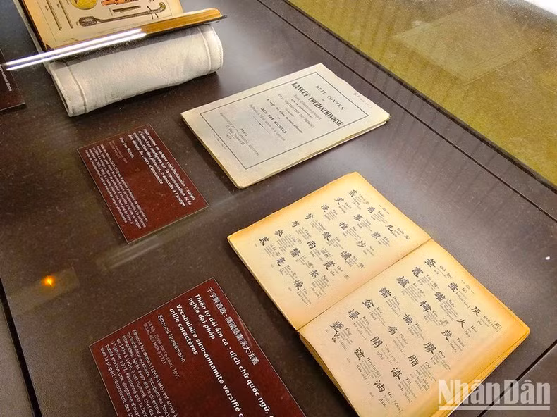 越南语字母出版物展。 越南语字母出版物展。