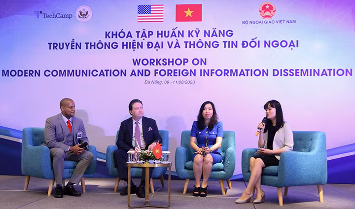 各位代表出席培训班开班仪式。（图片来源：danang.gov.vn）