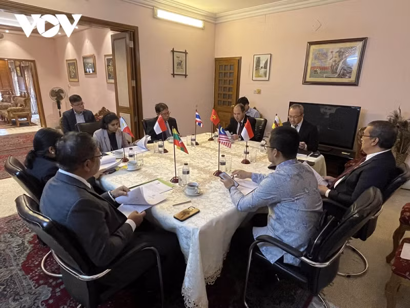 东盟国家驻孟加拉国委员会第62次会议场景。（图片来源：vov.vn）