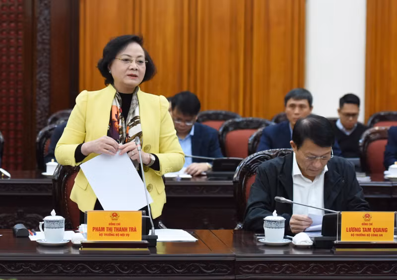 内政部部长范氏青茶发表讲话。