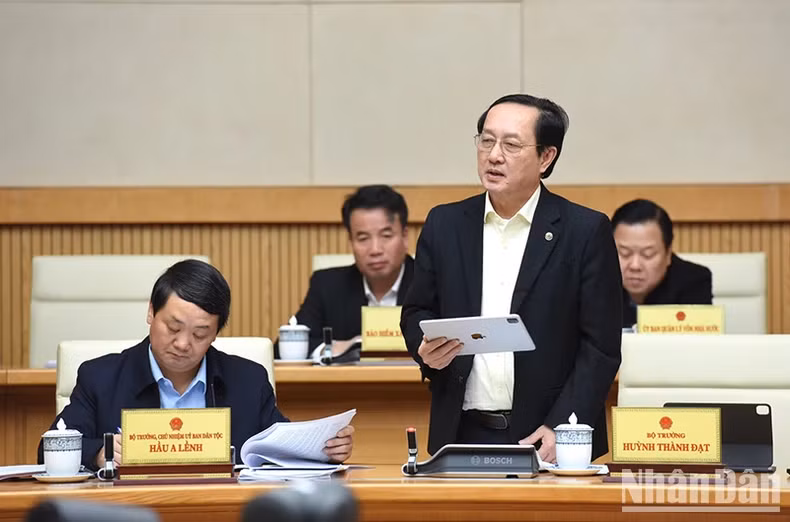 科学技术部部长黄成达发表讲话。