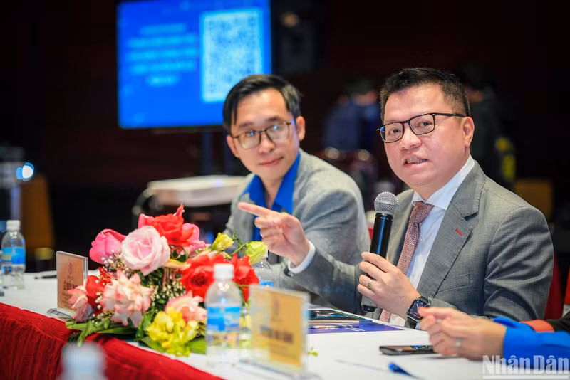 越南新闻工作者协会主席黎国明提议青年、团员们应加强阅读，深入研究新闻技术，以自我补充新闻技能、技术技能或社会知识。