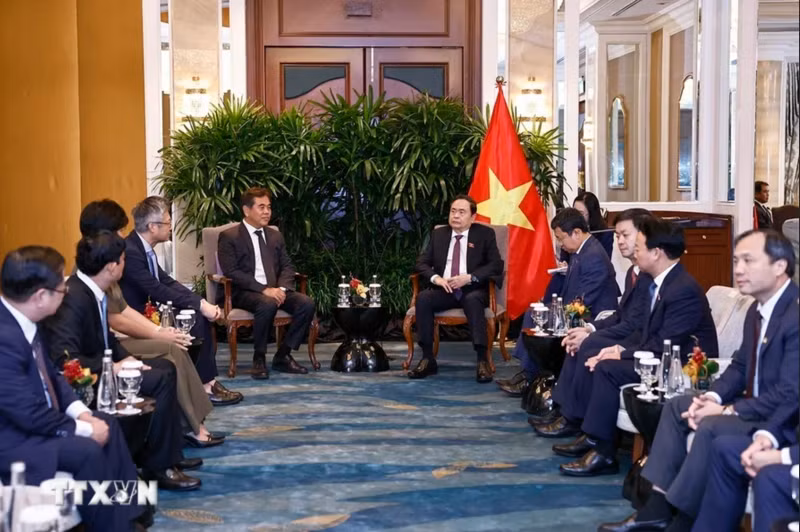 国会主席陈青敏会见毅鸣资本合伙投资基金主席李宗民。