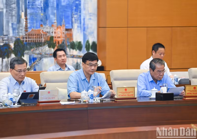 与会代表。
