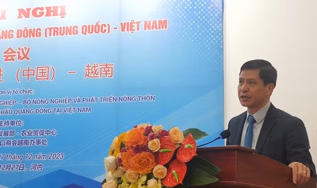 农业贸易促进中心经理阮明进在会上发表讲话。