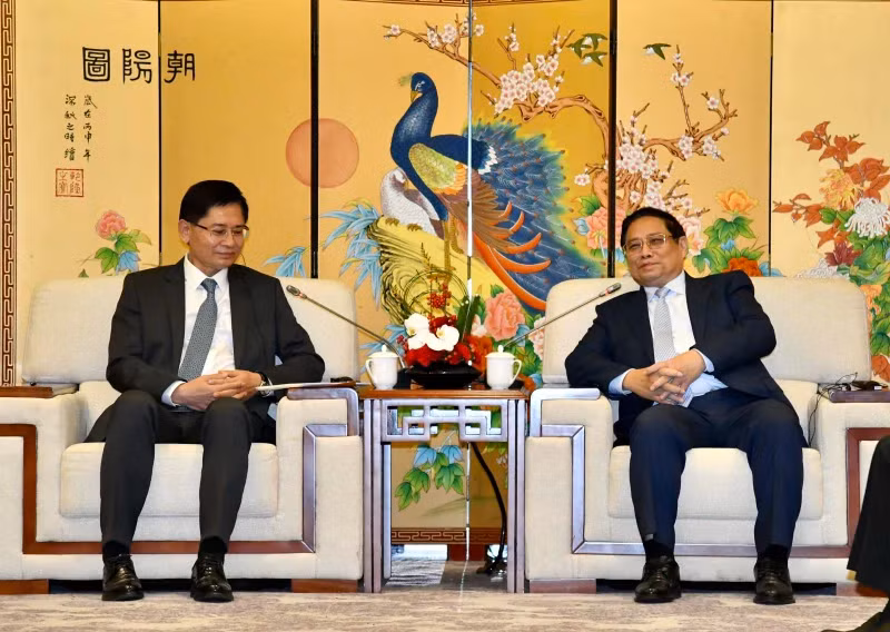 越南政府总理范明正会见中国广西壮族自治区人民政府主席蓝天立。