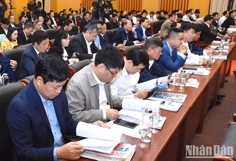 与会代表。