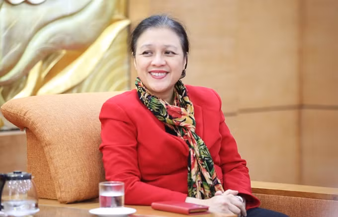 越南友好组织联合会主席阮芳娥大使。