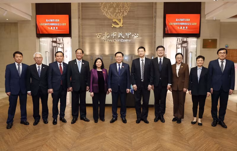 各位代表合影。