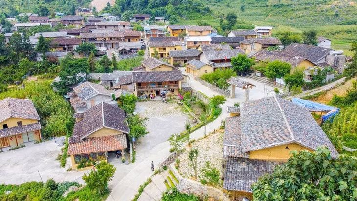 倮倮族斋村。