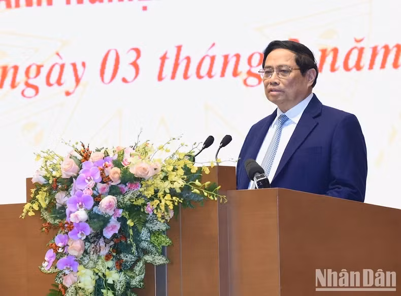 政府总理范明正在见面会上发表讲话。（陈海 摄）