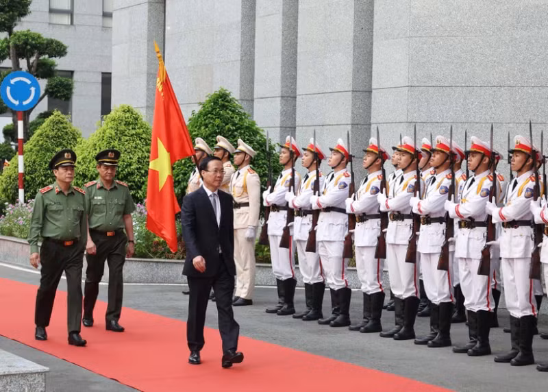 越南国家主席武文赏莅临胡志明市开展春节前走访慰问活动。（图片来源：越通社）